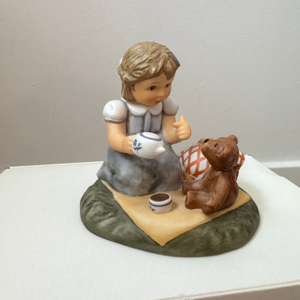 Goebel Berta Hummel Tea Party Figurine BH 142 Girl Teddy Bear 2000 with Box